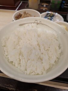 松屋ソーセージエッグ定食のご飯