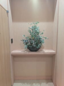 御宿野乃富山の館内の飾り棚