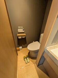 御宿野乃富山の客室のトイレ