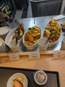朝食のエビフライ・かぼちゃコロッケ・唐揚げ
