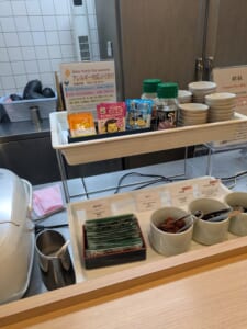 ご飯のおともコーナー。アレルギー対応ふりかけや海苔