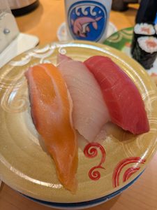 本日の鮮魚3種盛り(本マグロ赤身、生サーモン、ぶり)